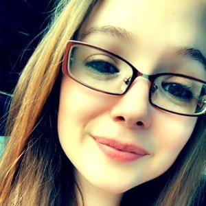 Meet your Posher, Cassandra